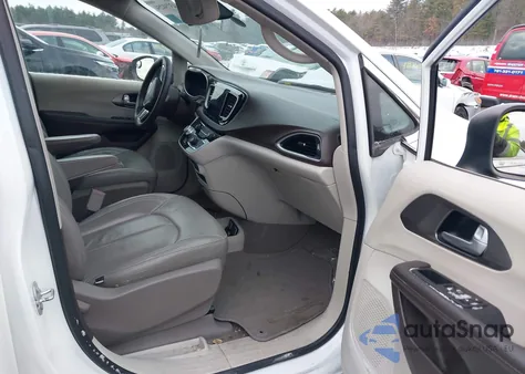 2017 Chrysler Pacifica Touring z USA, uszkodzony, nr VIN 2C4RC1DG8HR510724